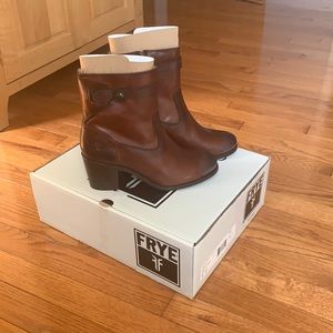 Frye Malorie Button Short - Size 8